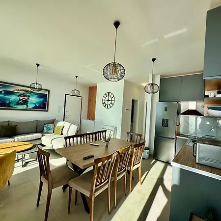 Sea View Apartment, Olea *