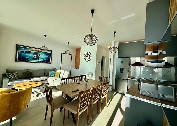 Sea View Apartment, Olea *